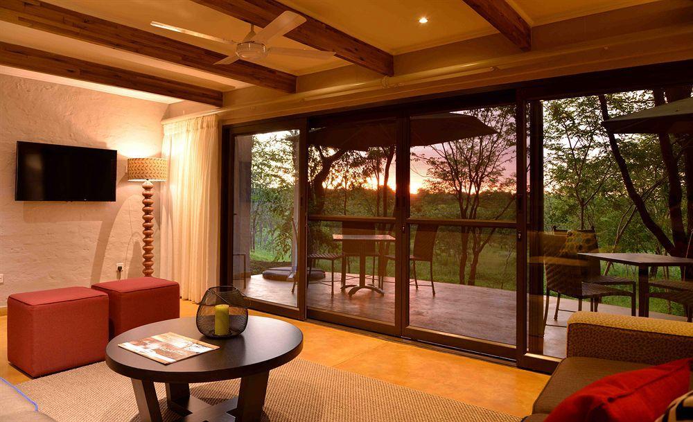 Victoria Falls Safari Suites מראה חיצוני תמונה