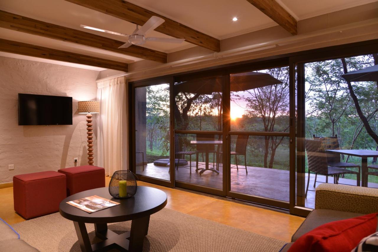 Victoria Falls Safari Suites חדר תמונה